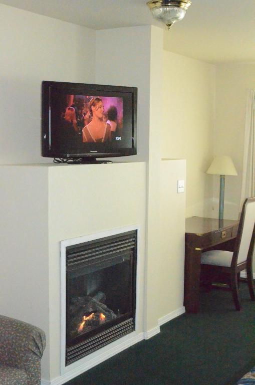 Edgecliff Motel 2*