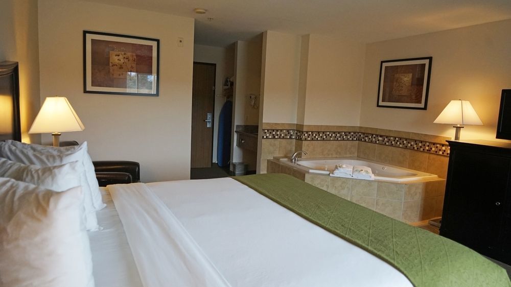 At By Oyo Hotel 2*