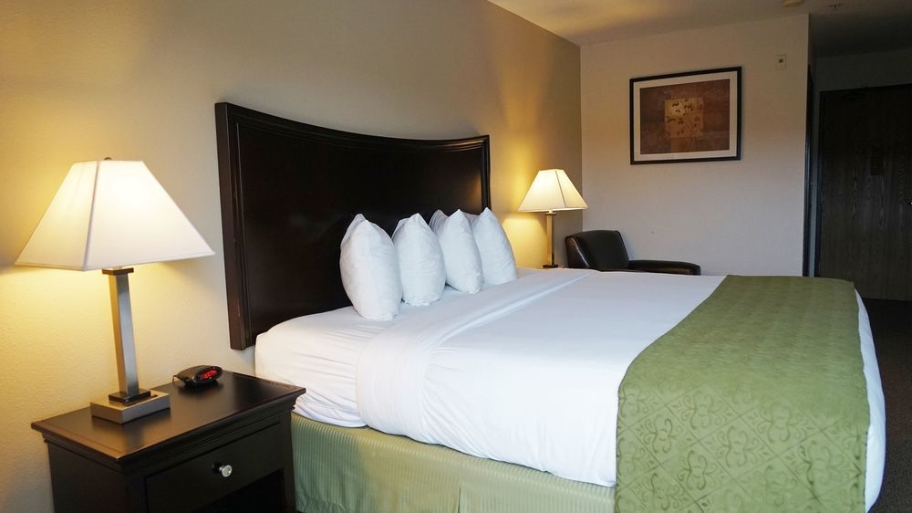 At By Oyo Hotel