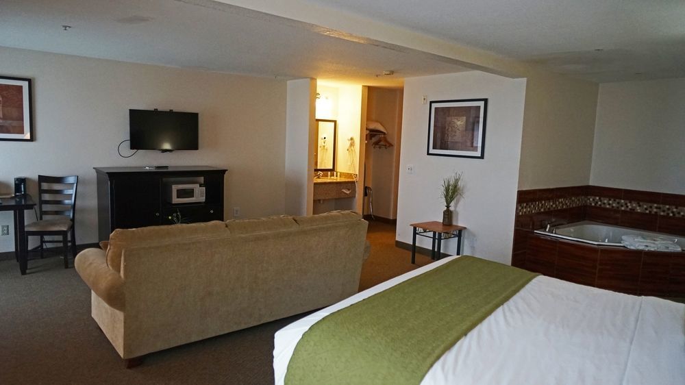 At By Oyo Hotel Lincoln City