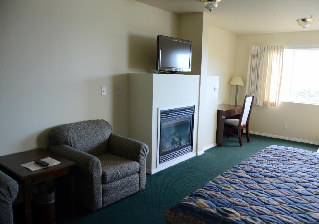 Edgecliff 2*