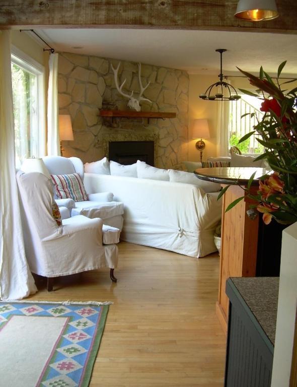 Salmonberry & House 3*