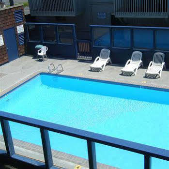 Motel Cozy Cove Beachfront 3*