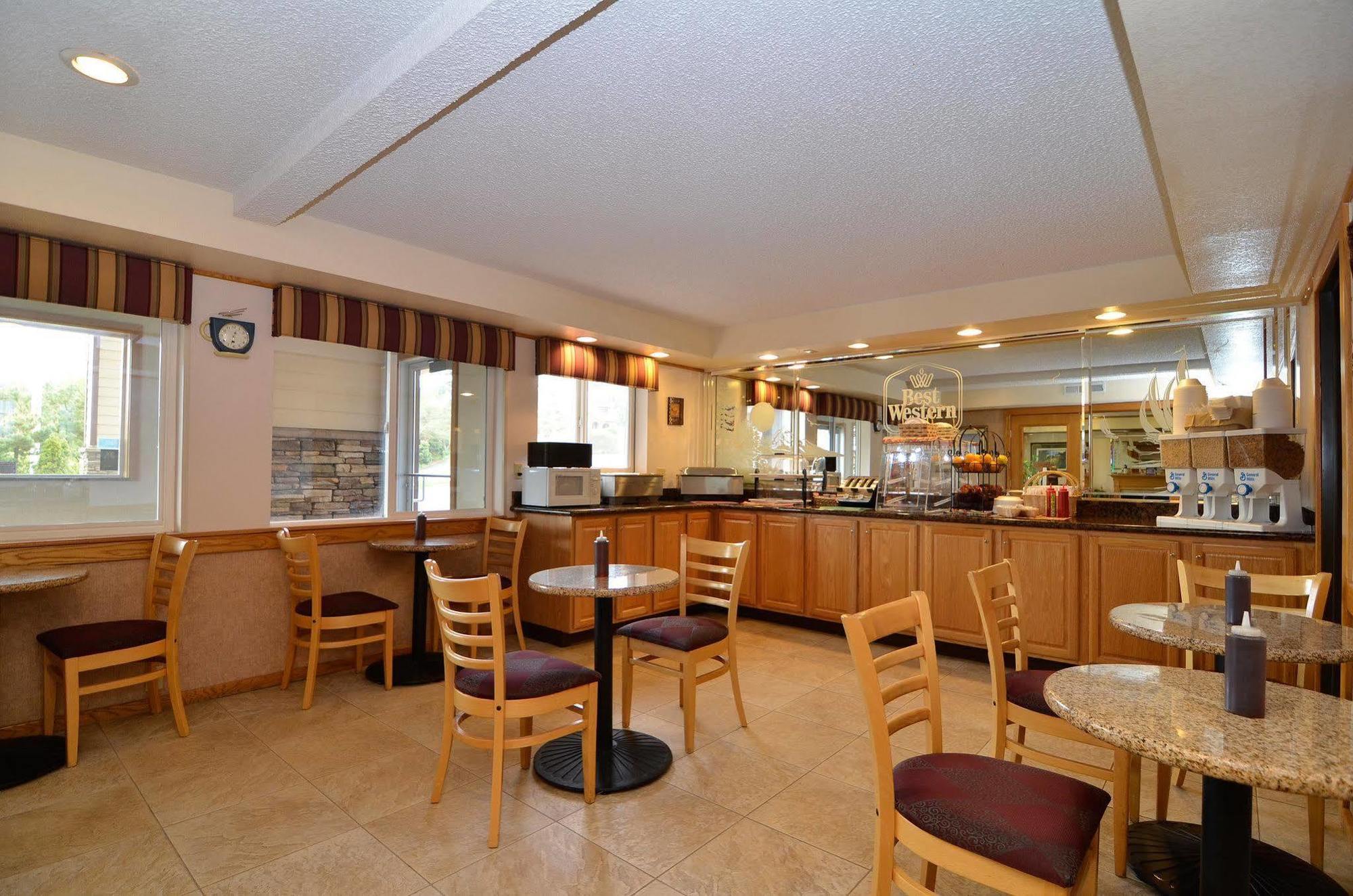 Western Landmark Hotel 3*