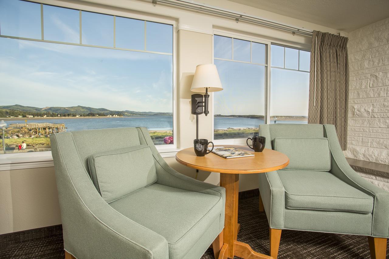 Inn Looking Glass