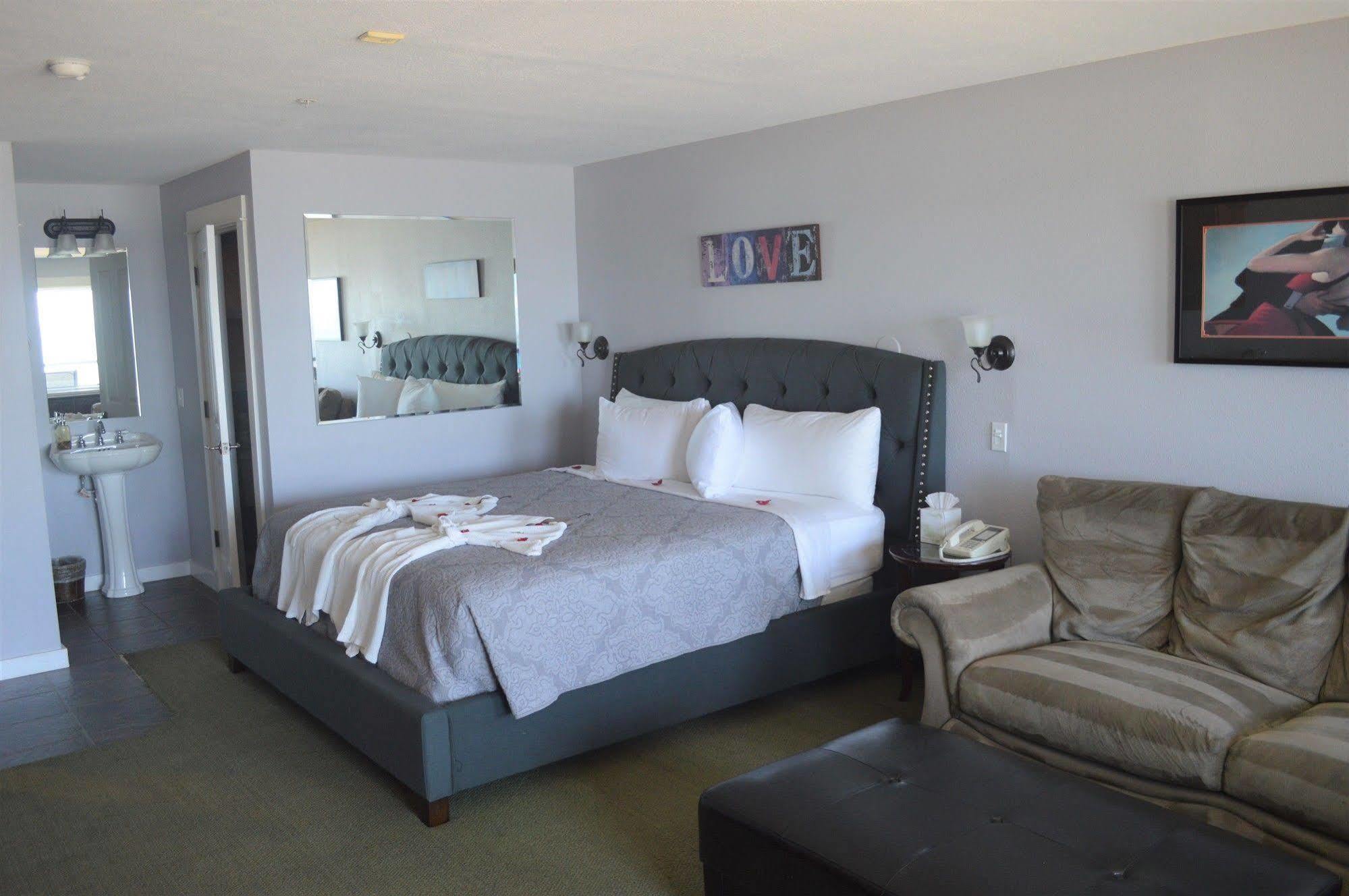Hotel Starfish Manor Oceanfront 4*