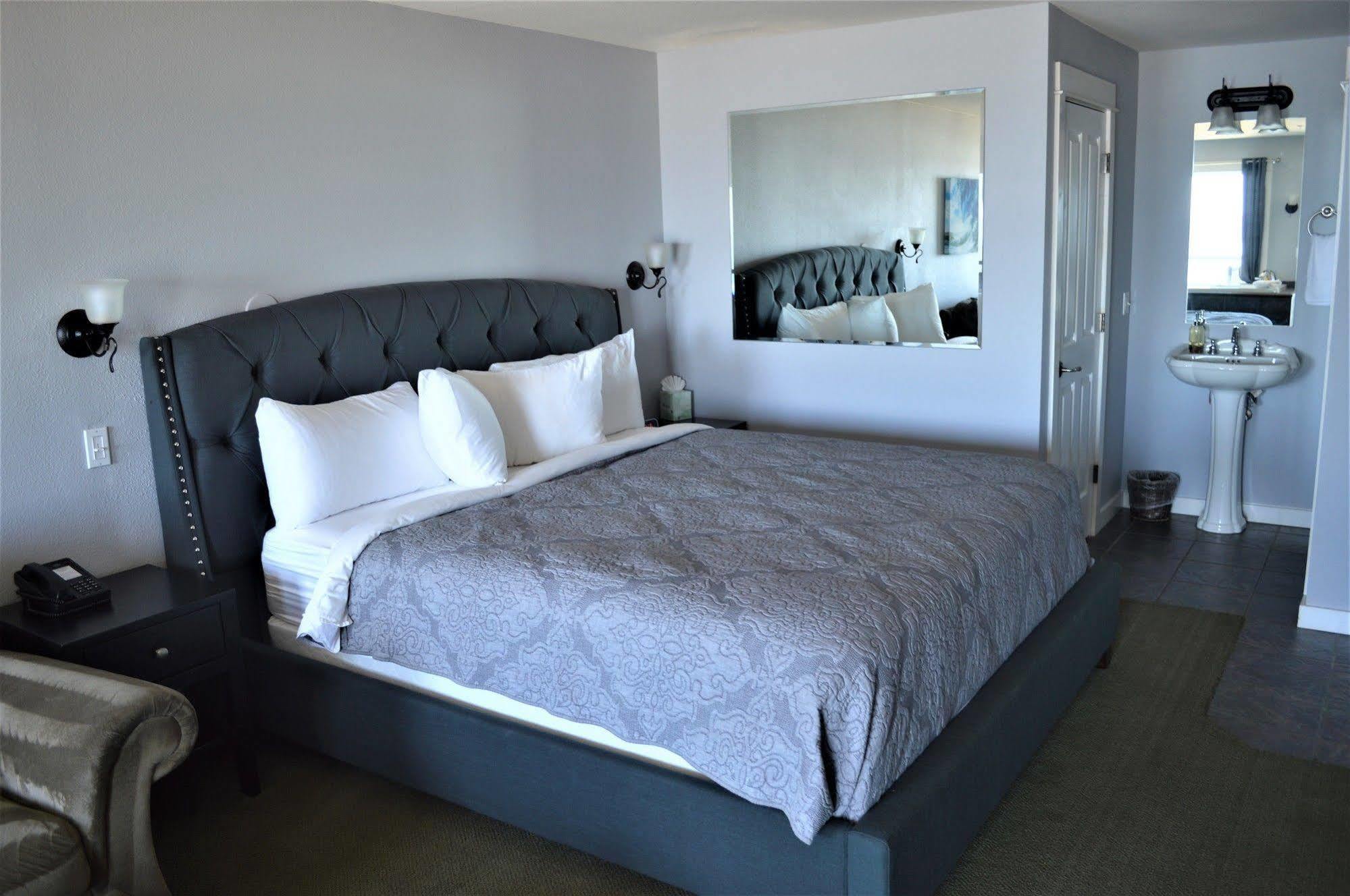 Starfish Manor Oceanfront 4*