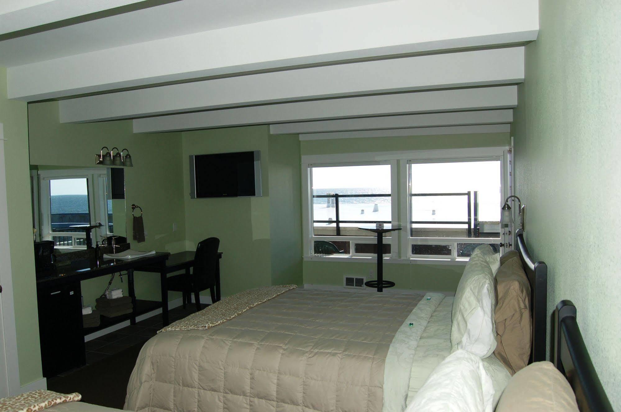 Beachfront Manor Hotel Lincoln City