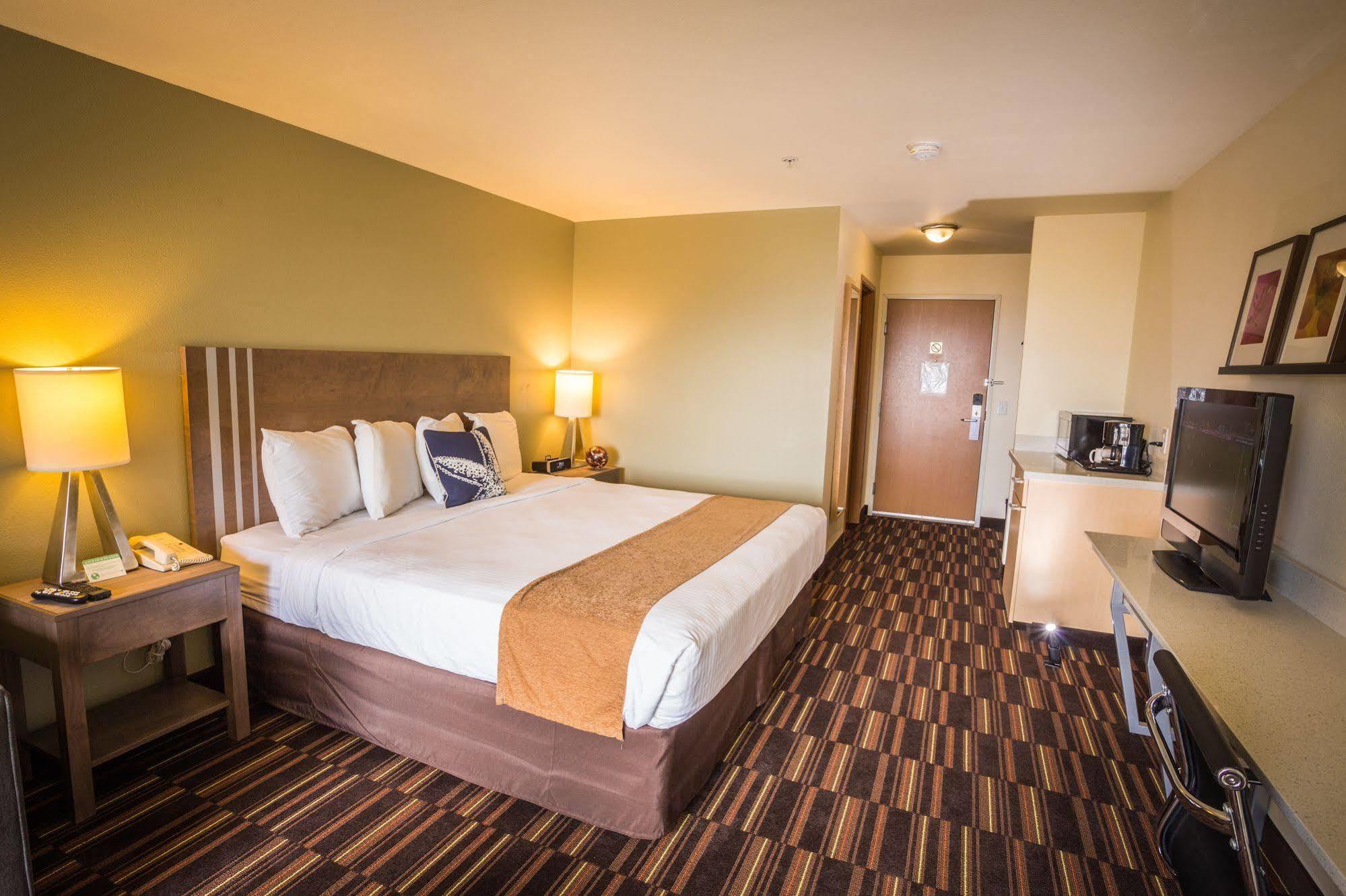 Hotel At Wecoma 3*