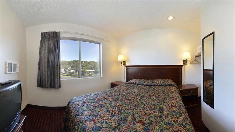 Hotel Oyo Ocean Breeze At Lincoln City