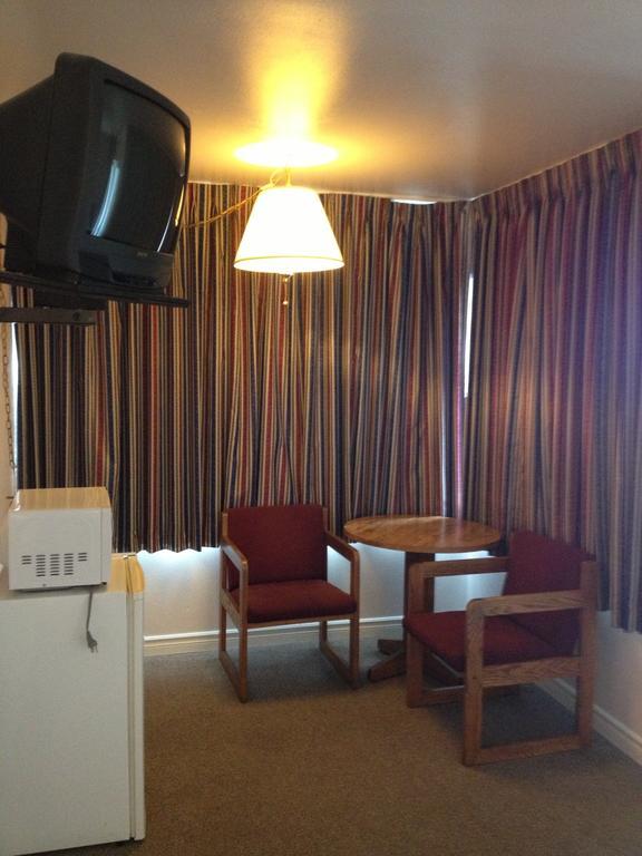 Cozy Cove Beachfront Motel