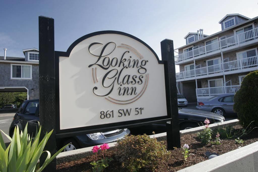 Inn Looking Glass