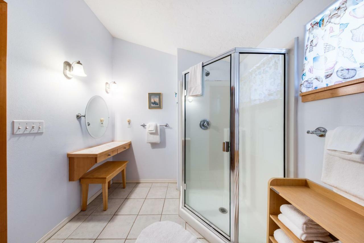 Also Beach House * Lincoln City