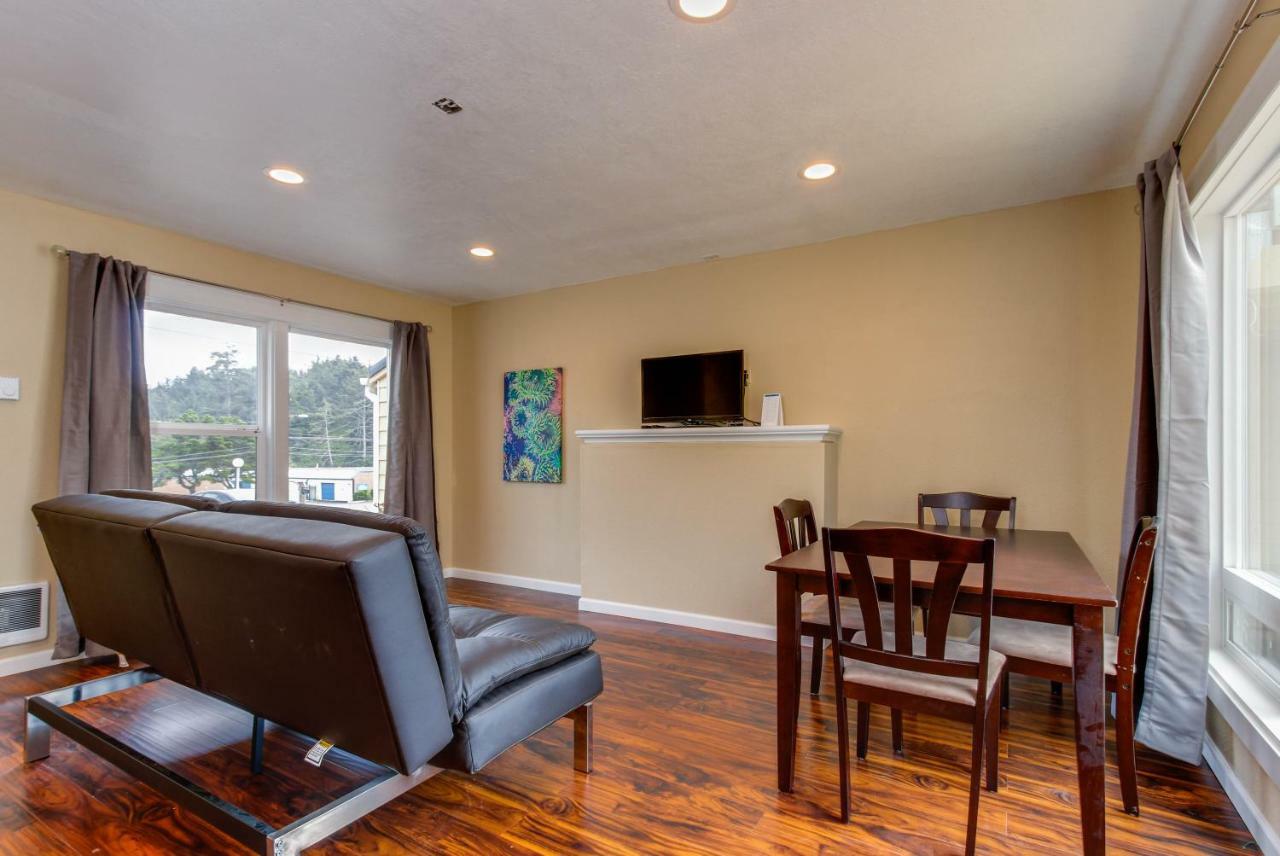 Sandstone Point Apartment