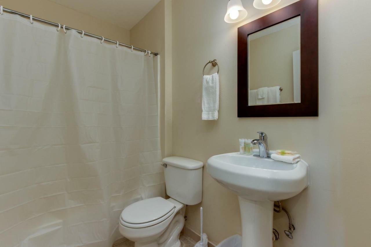 Sandstone Point Apartment