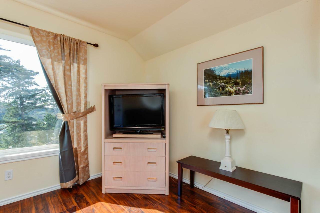Sandstone Point Apartment