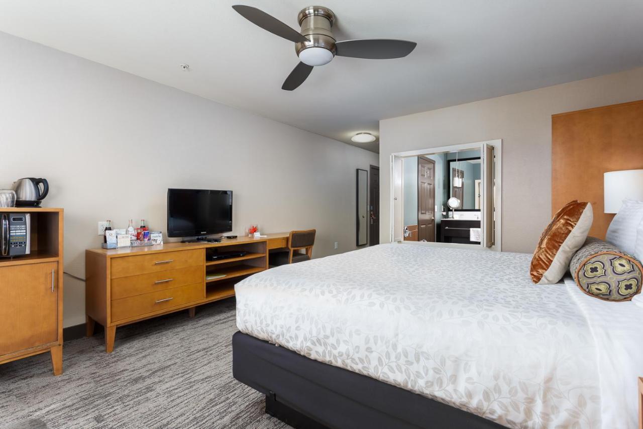 Hotel The Coho Oceanfront 4*