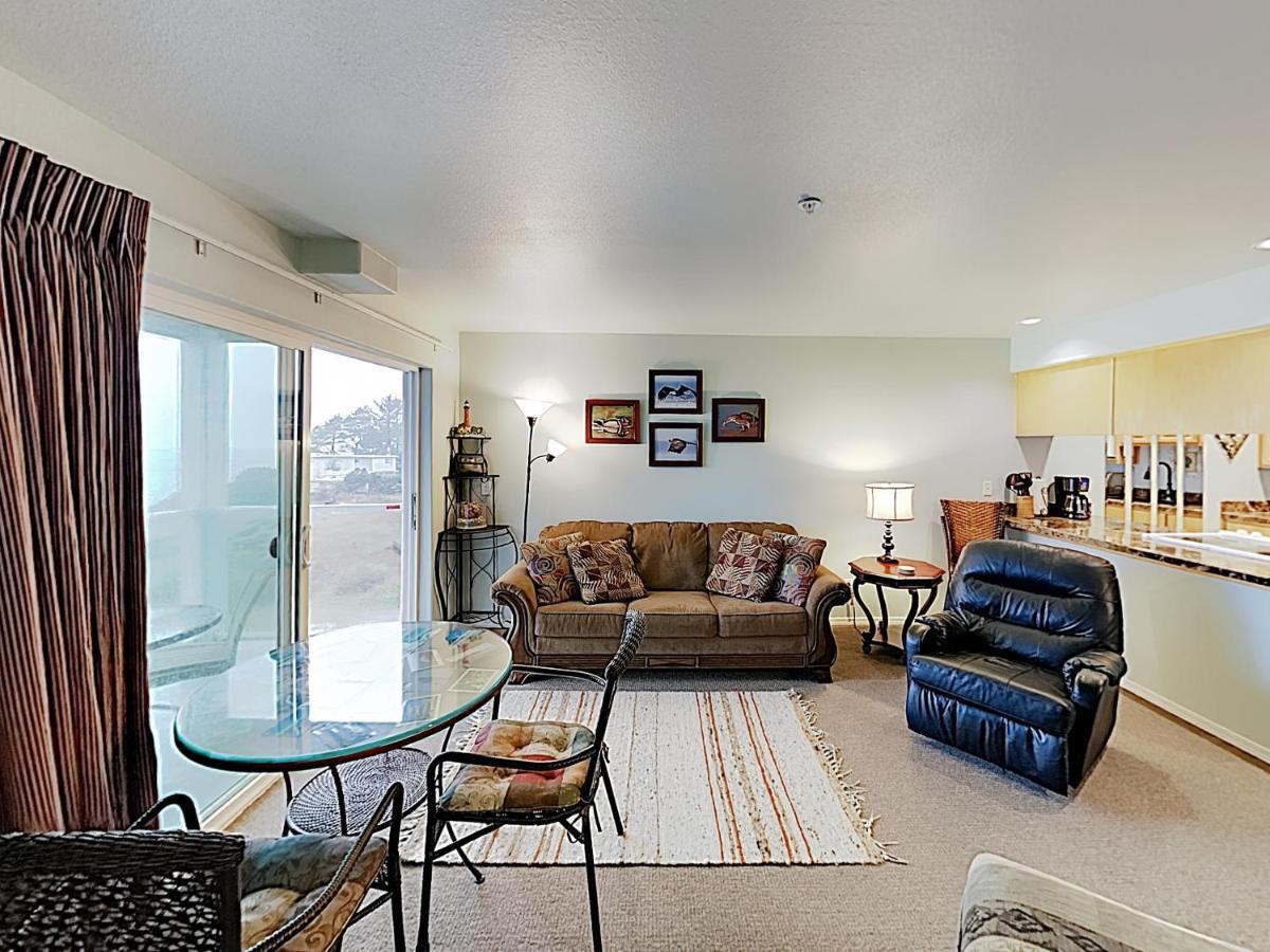 Apartment New Listing! Bay-view Beauty With Private Balcony