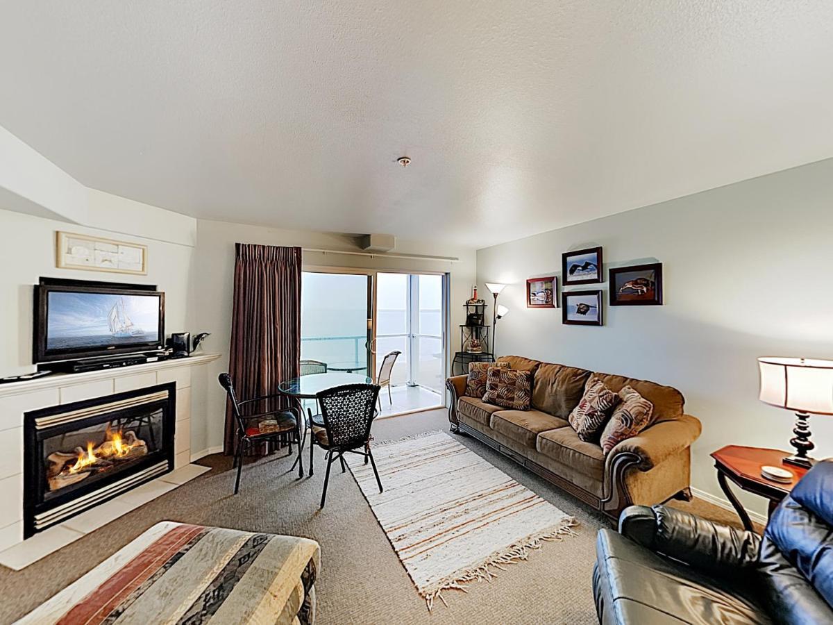 Apartment New Listing! Bay-view Beauty With Private Balcony *