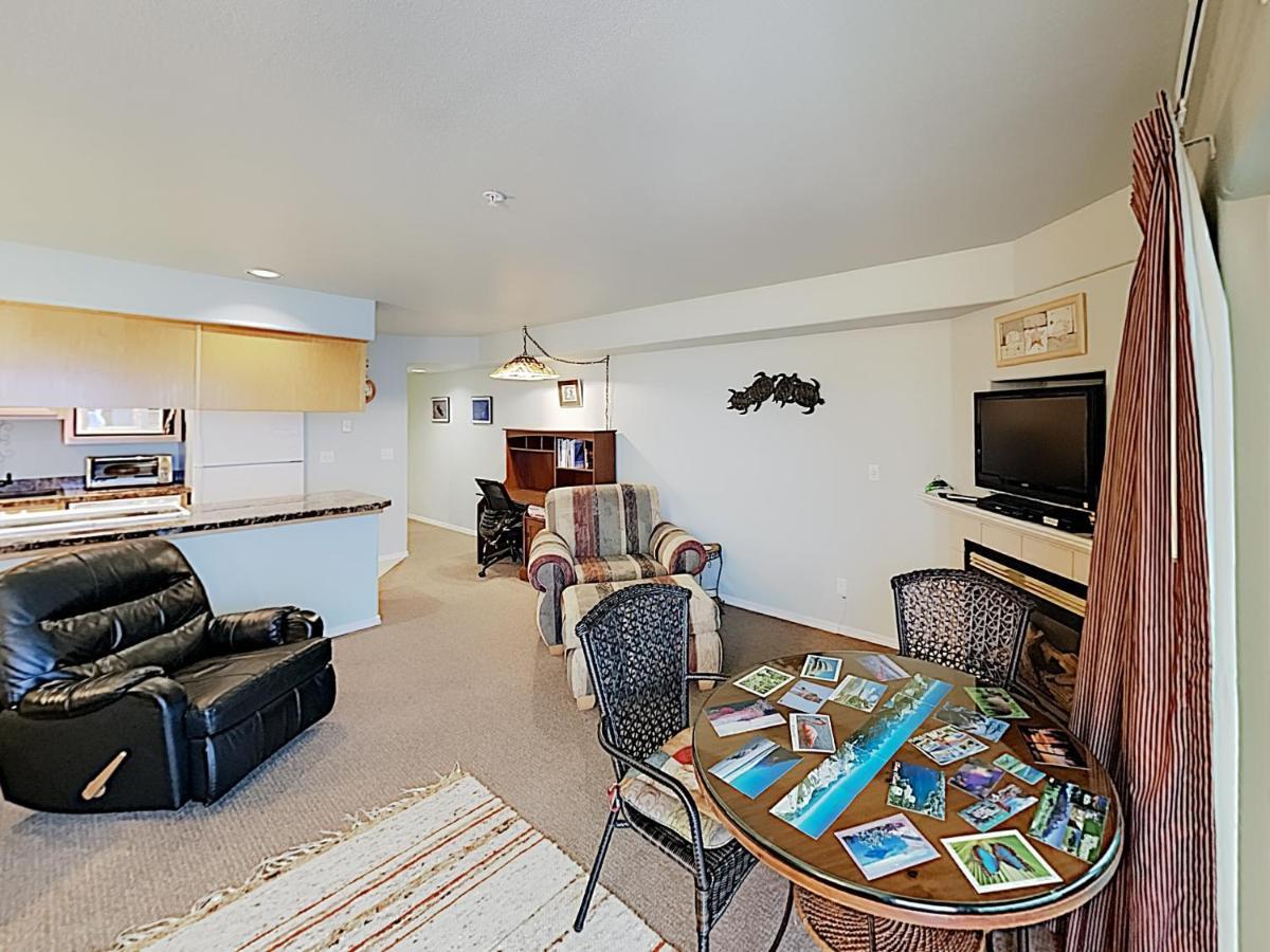 New Listing! Bay-view Beauty With Private Balcony Lincoln City