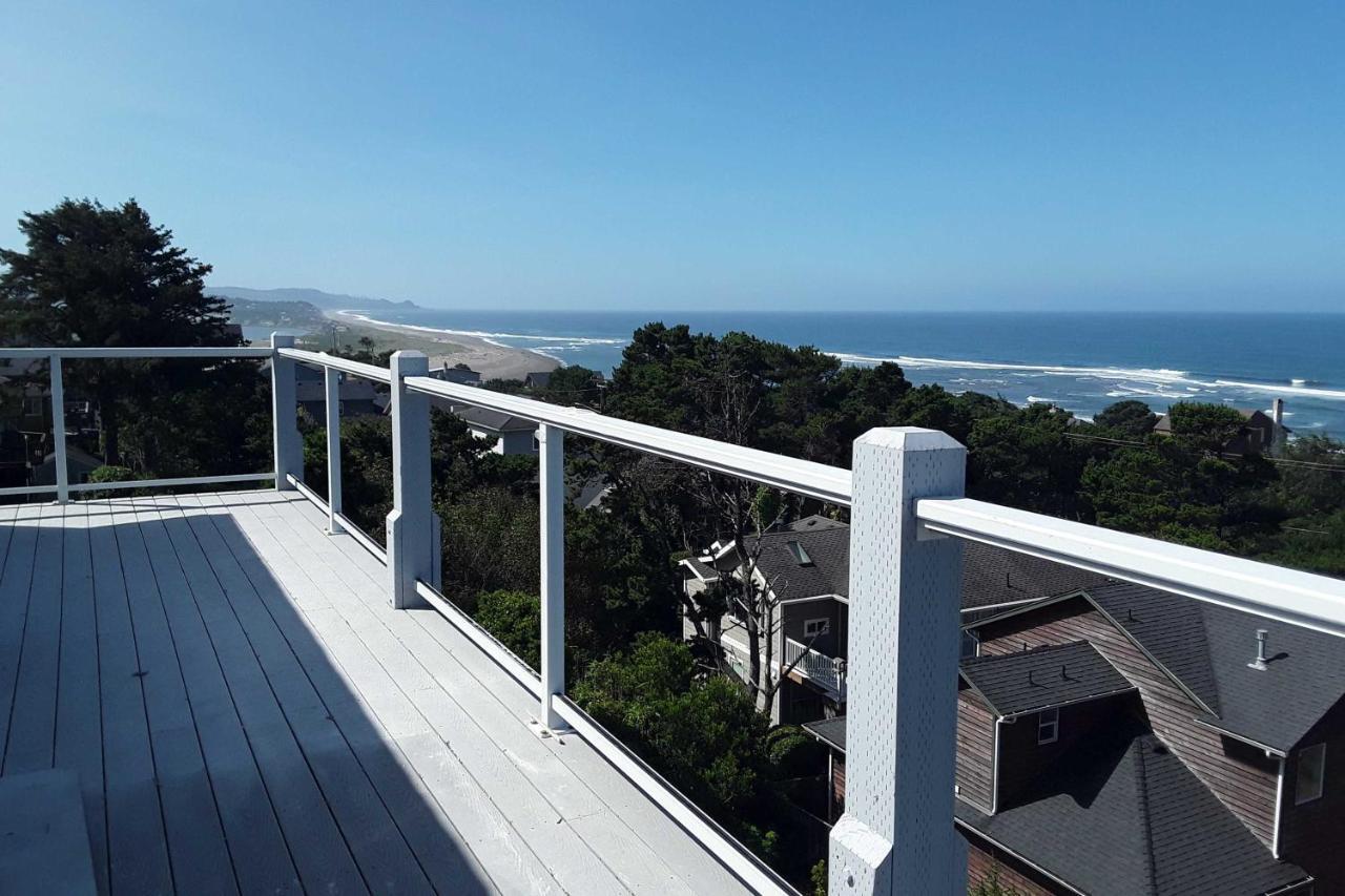 Ocean-view Retreat With 3 Viewing Decks Holiday home Lincoln City