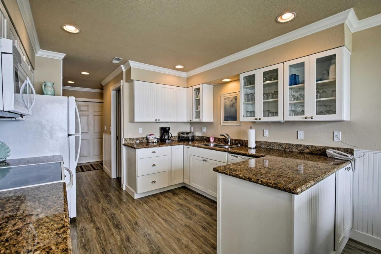 Beachfront With Patio And Views - Walk To Shore!
