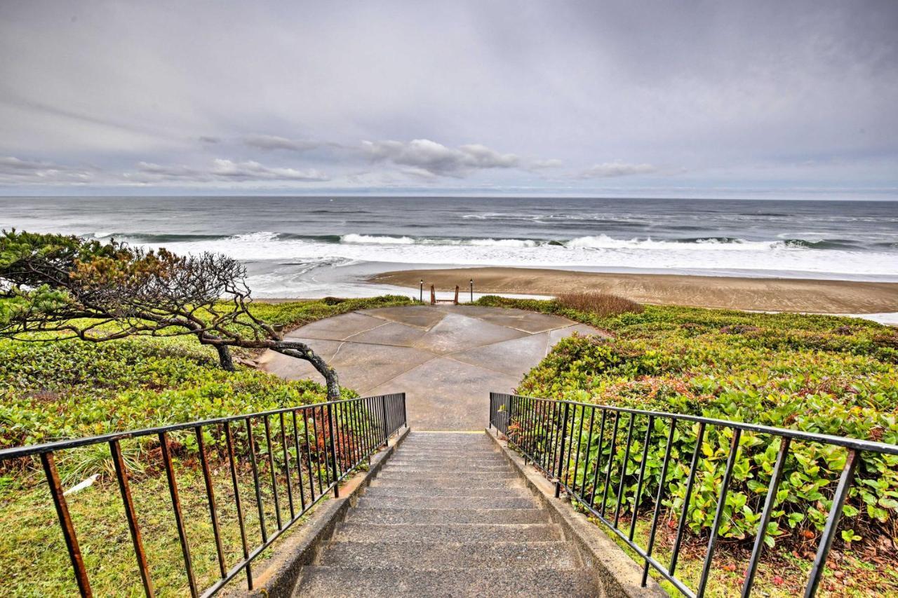 Apartment Beachfront With Patio And Views - Walk To Shore! Lincoln City