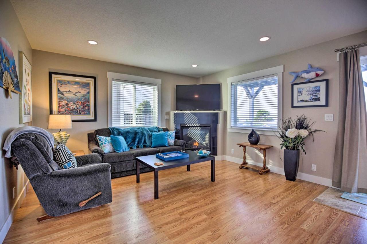 Ocean-view Retreat With 3 Viewing Decks *