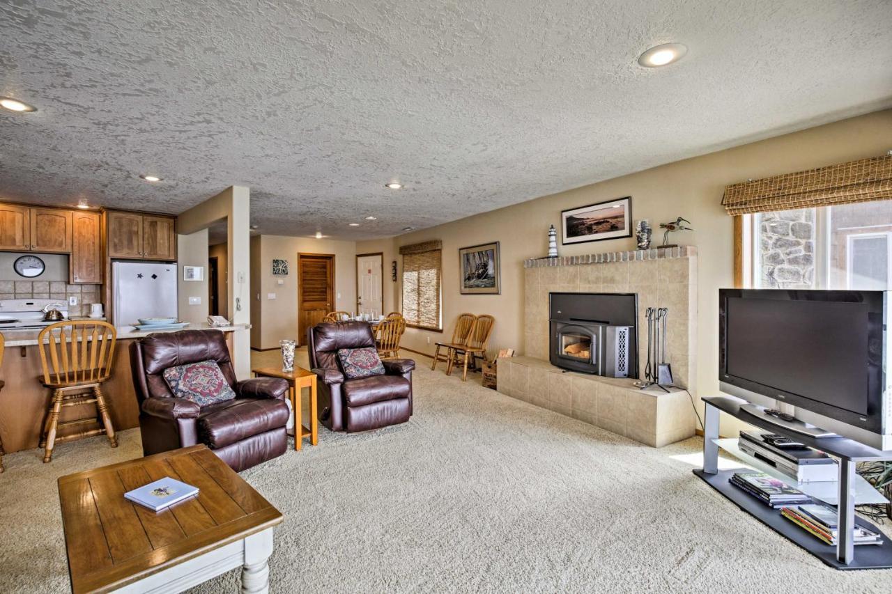 Apartment With Balcony And Ocean Views! Lincoln City