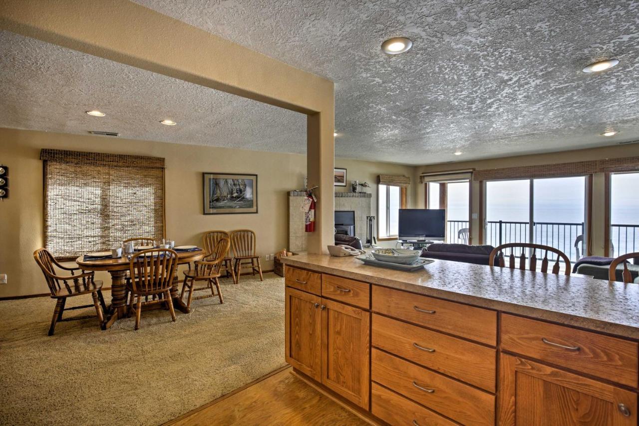 With Balcony And Ocean Views! Apartment