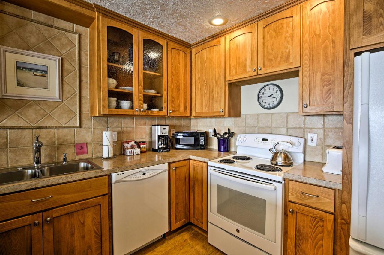 With Balcony And Ocean Views! * Lincoln City