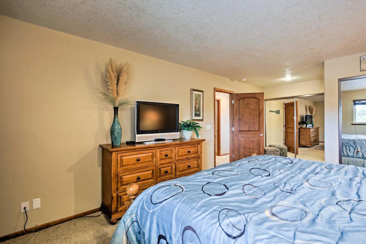 With Balcony And Ocean Views! Apartment