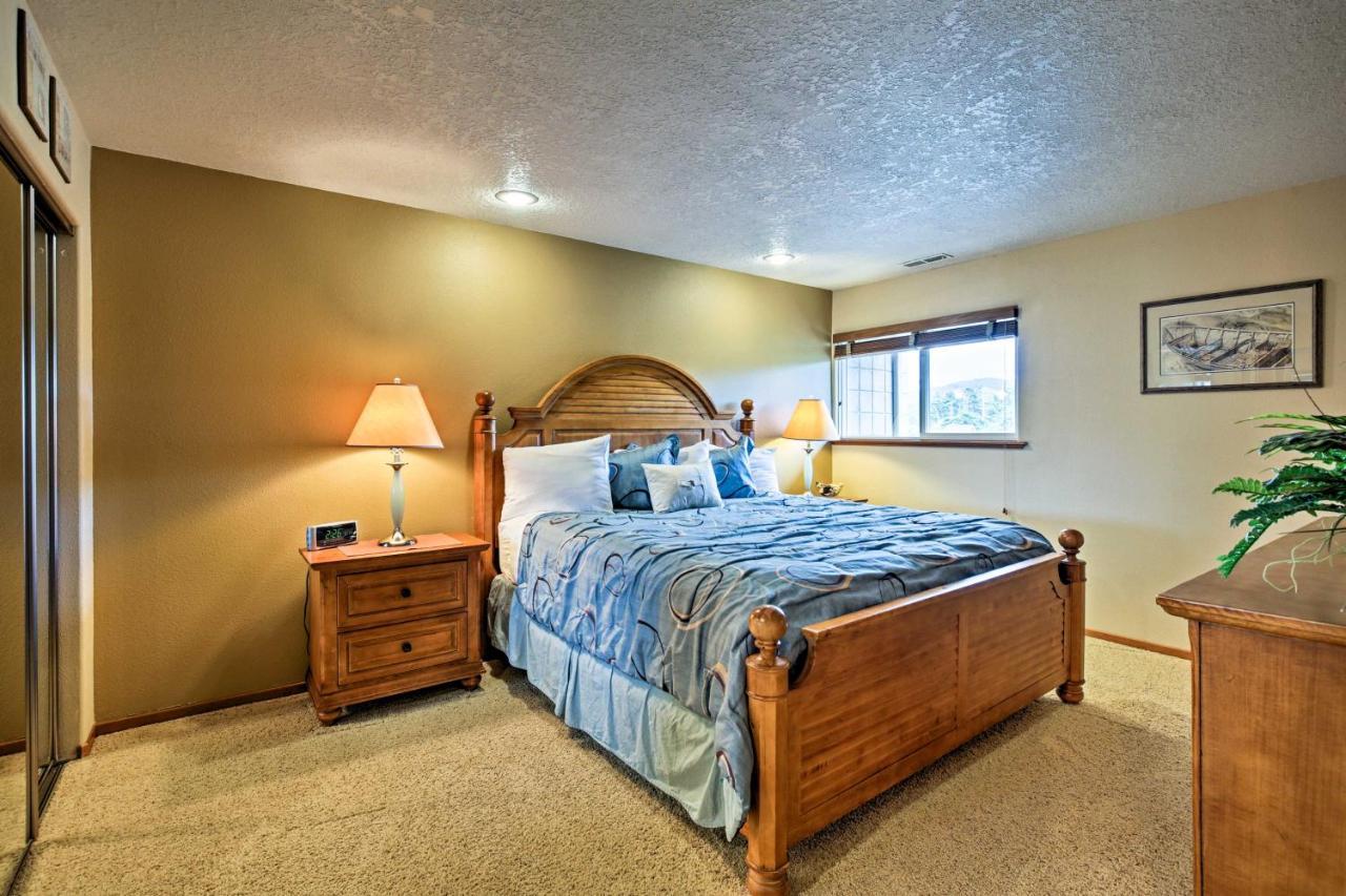 With Balcony And Ocean Views! * Lincoln City