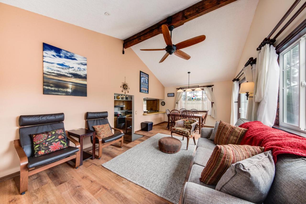 Shore Pine Hideaway Holiday home *
