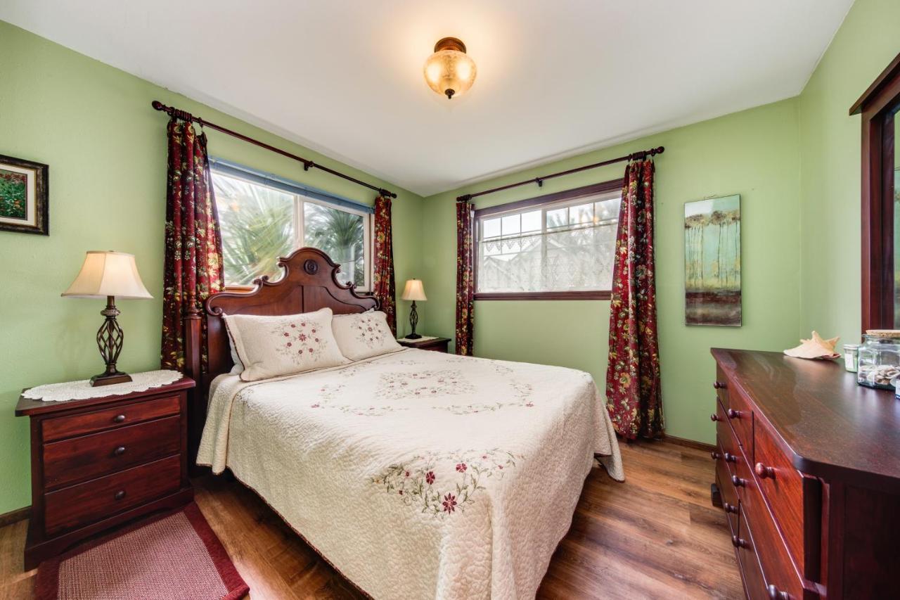 Shore Pine Hideaway Holiday home *