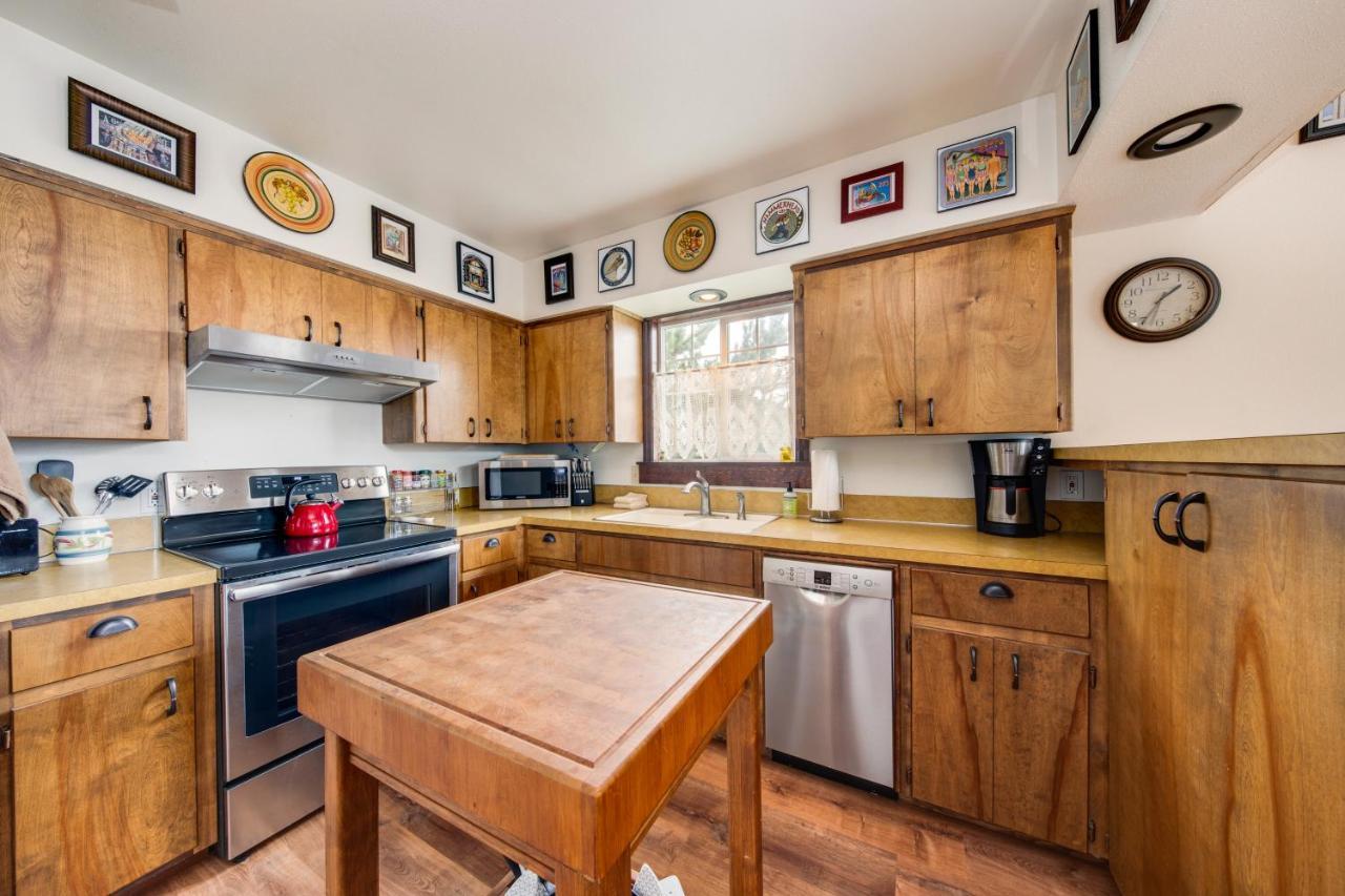 Shore Pine Hideaway Holiday home *