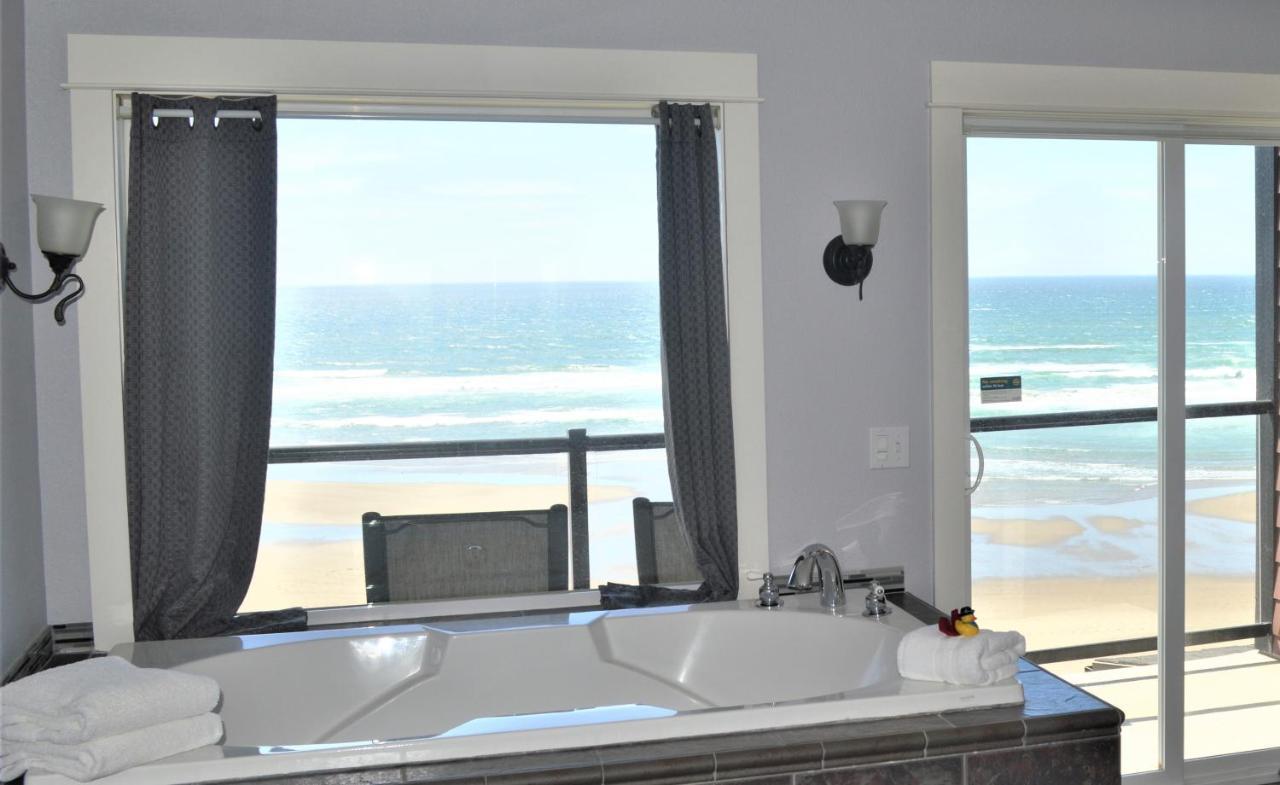 Hotel Starfish Manor Oceanfront 4*