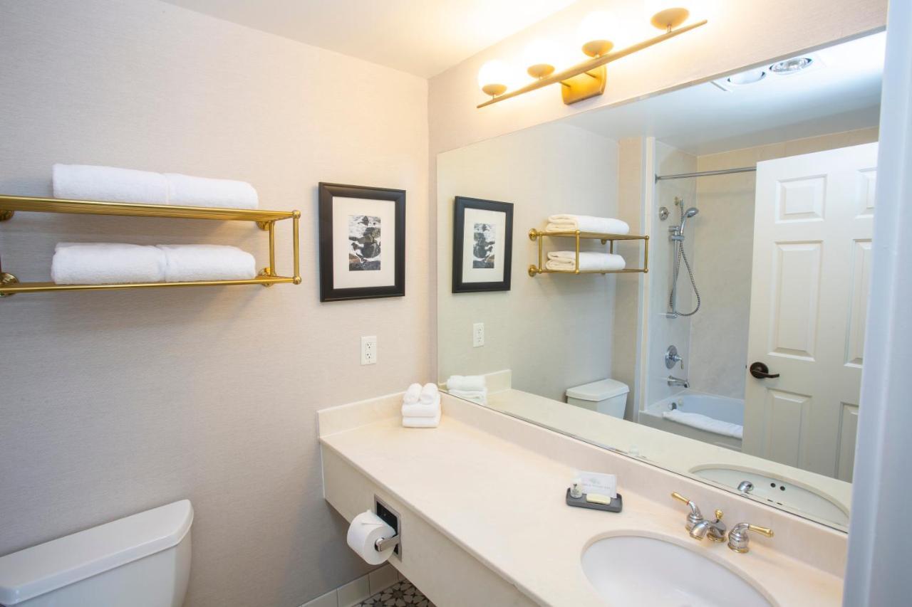 Shearwater Hotel 4*